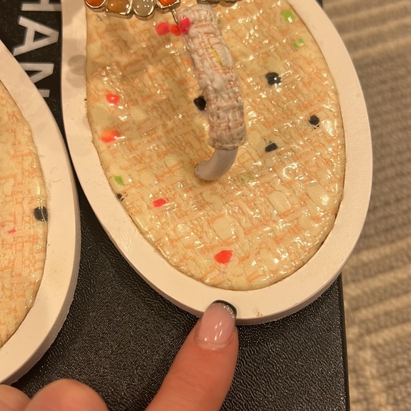 CHANEL White & Pink Tweed Thong Sandals - Picture 5 of 16